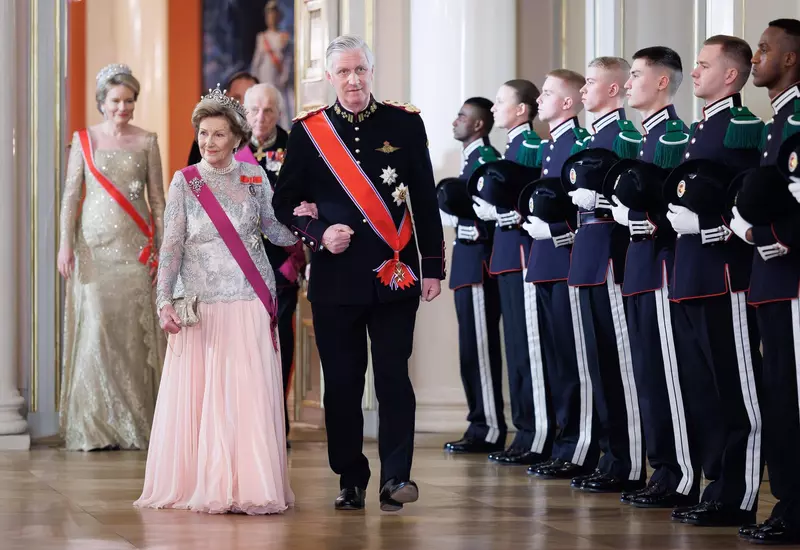 reginele-mathilde-sonja-tiare-banchet-regal-oslo-vizita-belgia