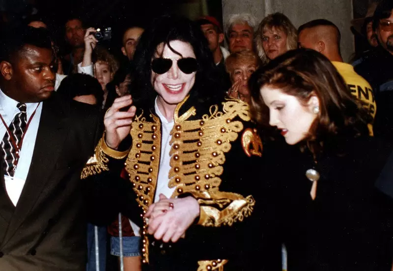 Lisa Marie Presley și picanteriile din căsnicia cu Michael Jackson. "El mima că au raporturi intime. Și țipa până ajungea la orgasm"