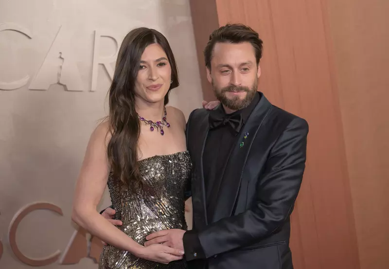 Povestea de dragoste a lui Kieran Culkin, spusă de soția sa