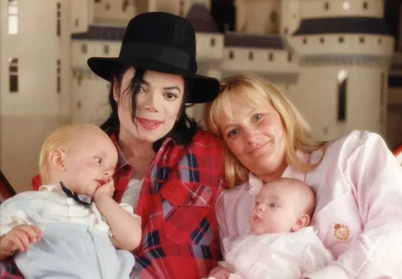 Debbie-Rowe-fosta-soție-a-lui-Michael-Jackson-într-o-apariție-rară