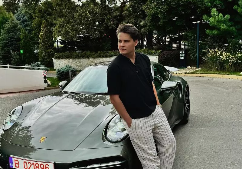 Selly și-a cumpărat mașină de 240.000 de euro. Cum arată bolidul (8)