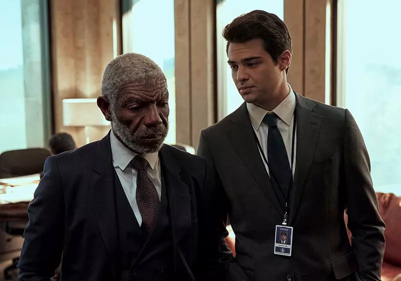 Serialul Netflix Recrutul The Recruit a fost reînnoit pentru sezonul 2. Când ar avea premiera (4)