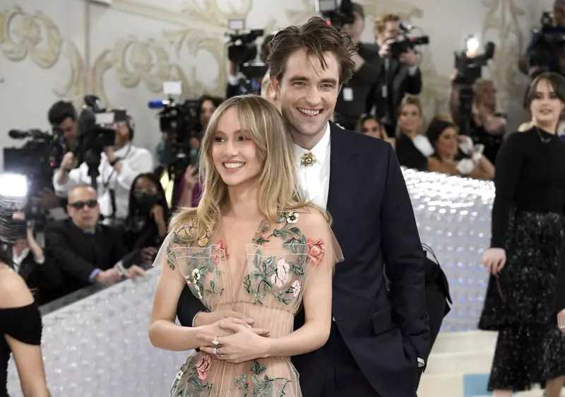 Robert Pattinson și Suki Waterhouse