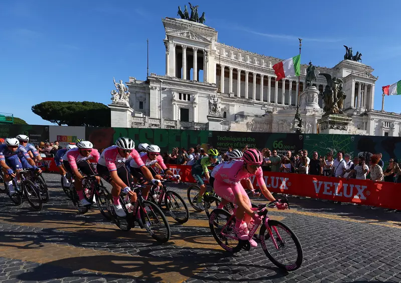 TOPSHOT-CYCLING-ITA-GIRO
