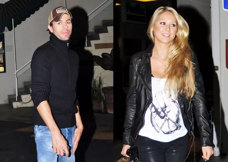 Anna Kournikova And Enrique Iglesias Leave Dinner