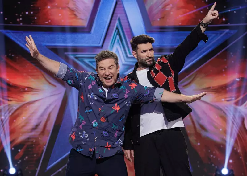 Pavel Bartos si Smiley – Romanii au talent (1)