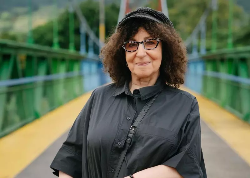 mona segall america express