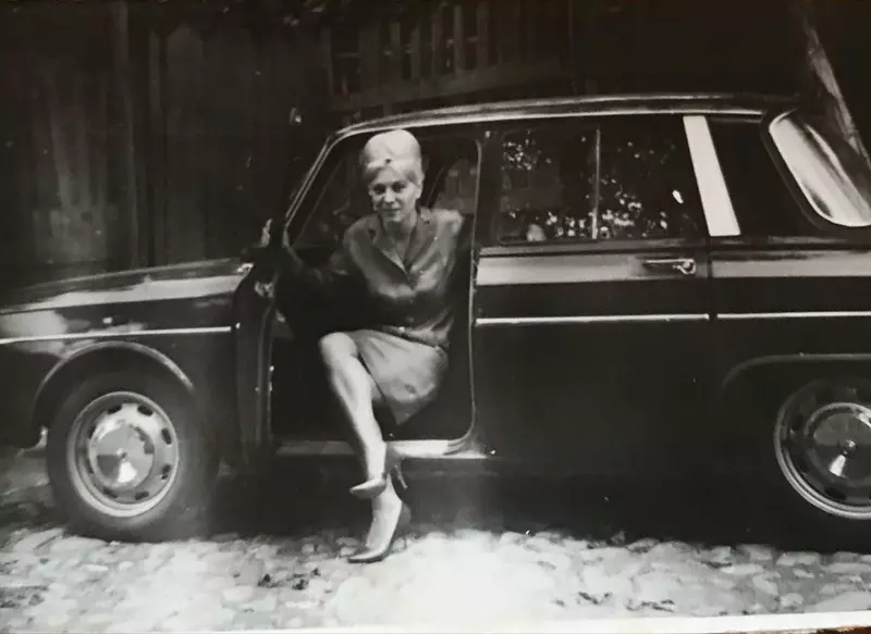 Fotografii-de-colectie-cu-mama-Andreei-Esca.-Lucia-ar-fi-vrut-sa-devina-actrita-3