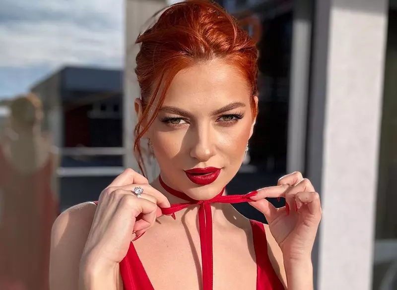 Lidia Buble, dupa ce si-a vopsit parul roscat (2)