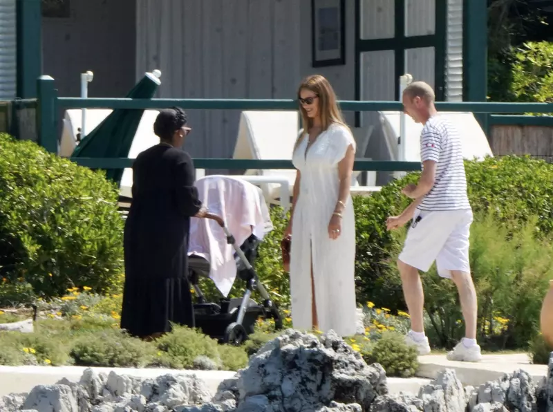 Rosie Huntington-Whiteley, selfie controversat la un an de când a născut