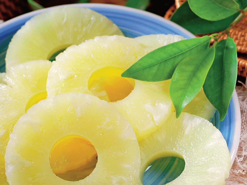 Cum sa cureti ananasul in 3 pasi