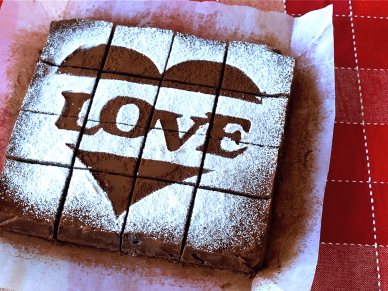 Cum sa scrii o urare pe tort de Ziua Indragostitilor