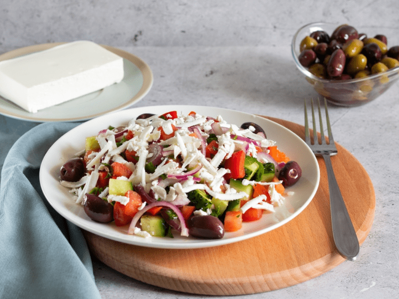 (P) De ce salata bulgărească este perfectă pentru zilele călduroase de vară? 