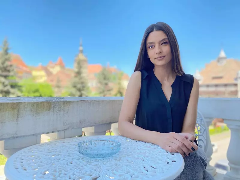 actori-serialul-adela-19