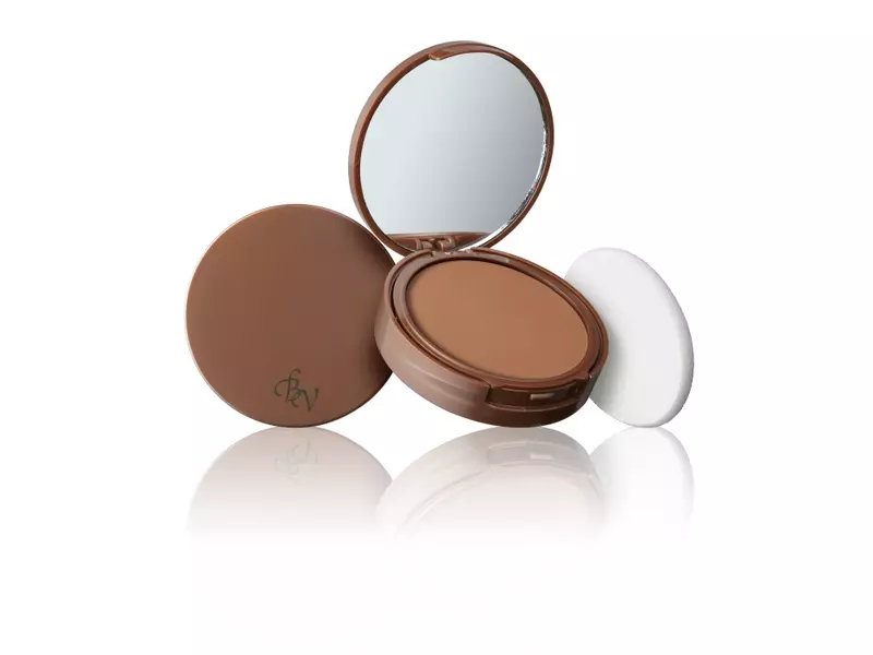 Fond de ten compact, 59 lei, Bottega Verde Acest fond de ten compact are o formulă îmbogățită cu vitamina E și ulei de tărâțe de orez, este rezistent la apă și are SPF 15. Disponibil pe bottegaverde.ro.