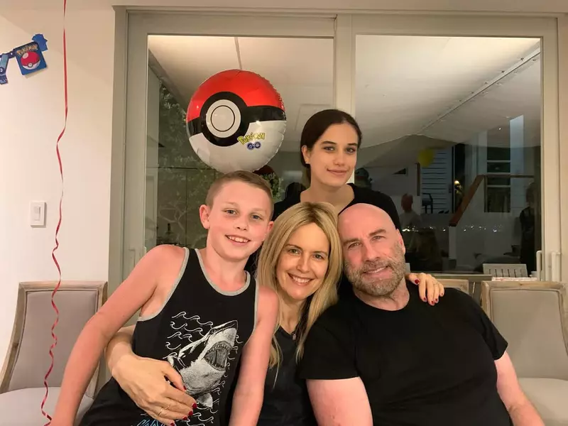 John-Travolta-omagiu-Kelly-Preston