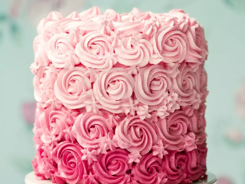 Cum sa ornezi tortul cu trandafiri
