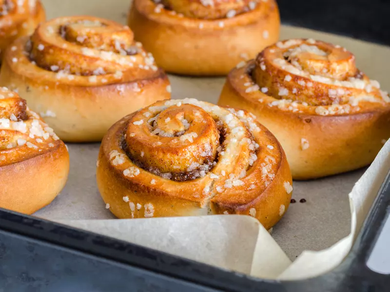 (P) Delicatesă de Sărbători: Chifle dulci cu scorțișoară