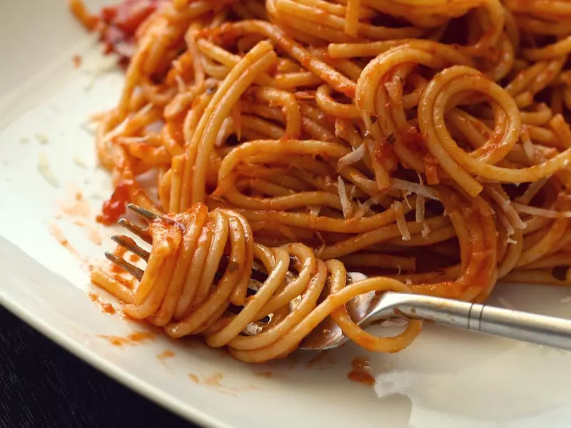 (P) Paste cu sardine și sos de roșii