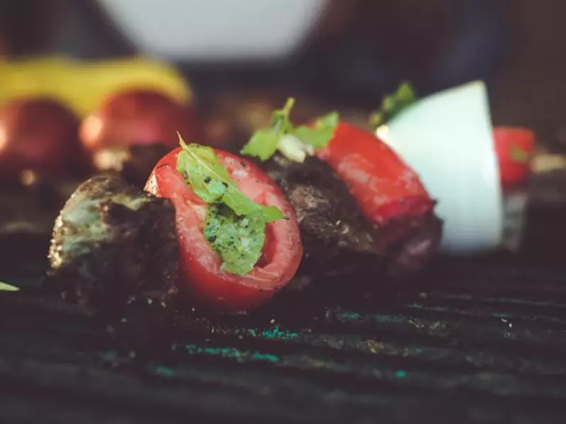 Beneficiile consumului de carne de miel: Află care sunt valorile nutritive, conținutul caloric și modul corect de preparare