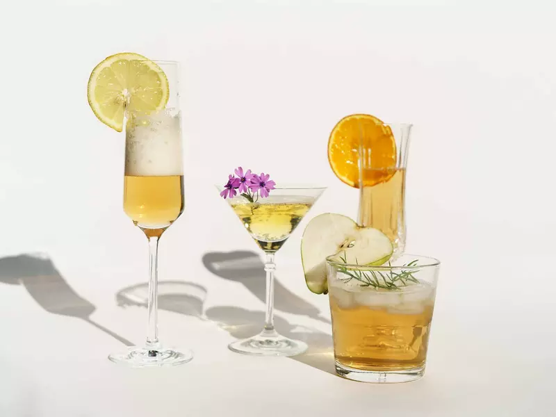 Rețete de cocktailuri cu șampanie perfecte pentru ocazii speciale