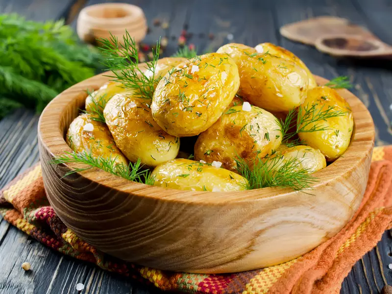 Top 3 rețete de cartofi noi la cuptor pentru orice gust