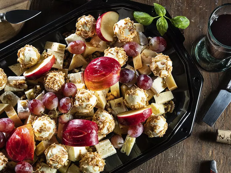 O masă festivă trebuie să conțină obligatoriu un platou de brânzeturi maturate