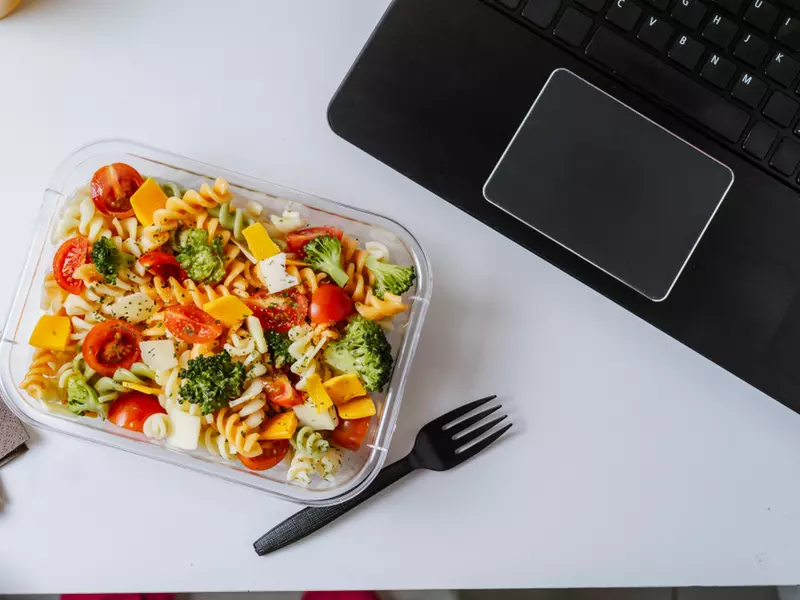 Cum să mănânci sănătos dacă ai un program aglomerat?