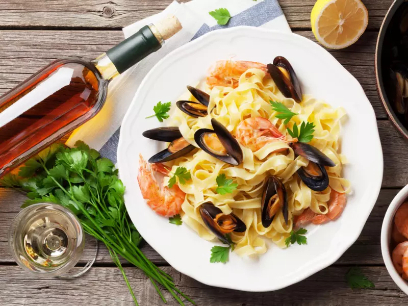 Cum să combini vinul și fructele de mare pentru o masă rafinată