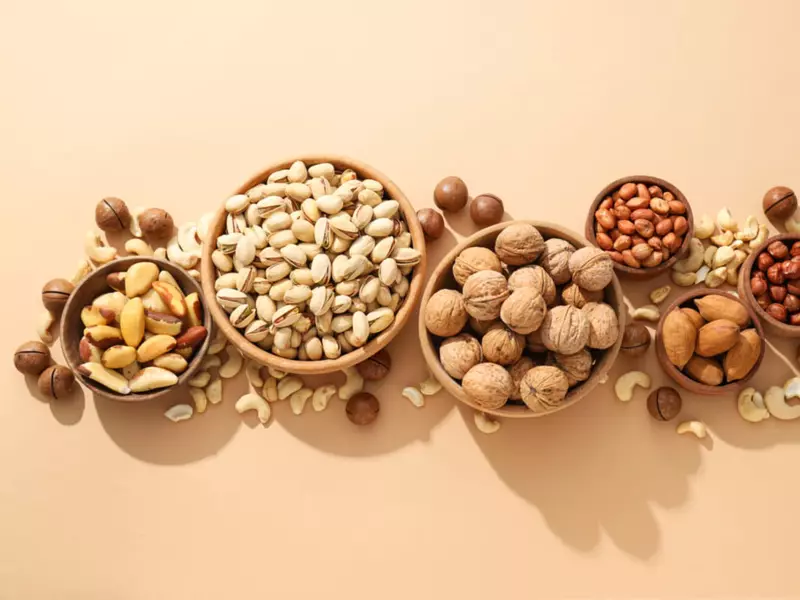 Ce nutrienți conțin nucile și cum susțin sănătatea creierului