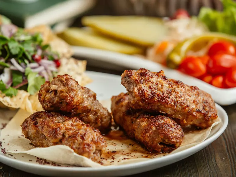 Ți-e poftă de mici buni, ca odinioară? Uite de unde cumperi amestecul!