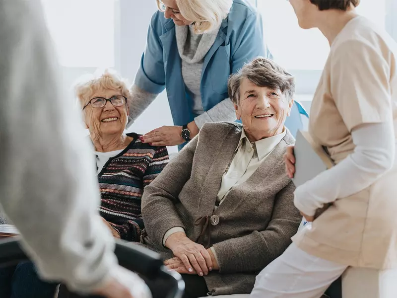 (P) Cum trebuie să fie un cămin de bătrâni profesional: Ghid complet