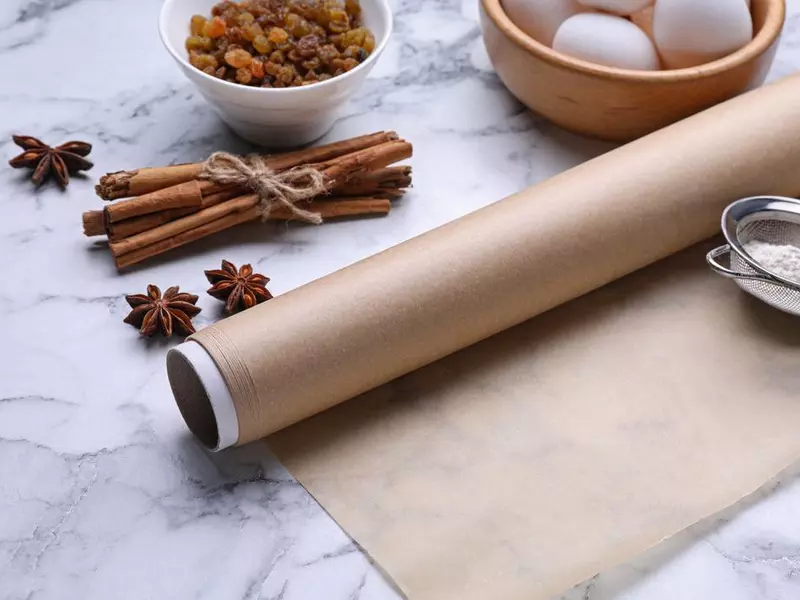 Hârtia de copt: aliatul tău pentru gătit curat și sănătos