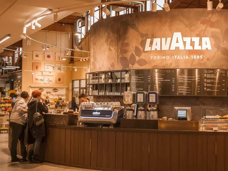 De ce prima cafea a dimineții contează mai mult decât crezi. Povestea Lavazza și secretul espresso-ului italian