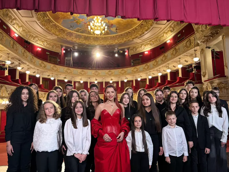 Elena Gheorghe, videoclip Eroii suntem noi (4)