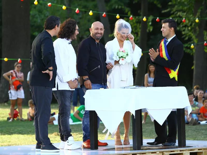 Gina Pistol S A ținut De Promisiunea Blonda și Chef Scărlătescu Au Mers In Fața Altarului