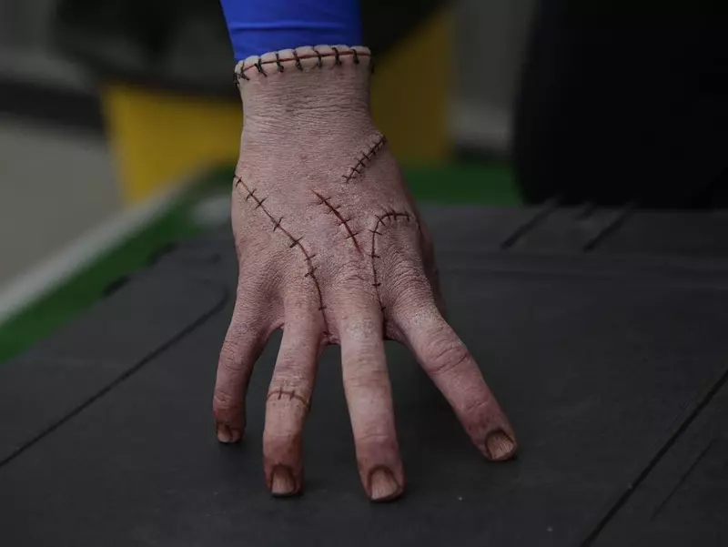 victor-dorobantu-thing-2