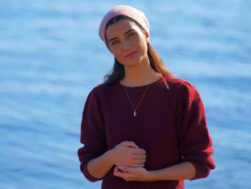 Mavi – Tuba Büyüküstün – Fiica ambasadorului – Kanal D