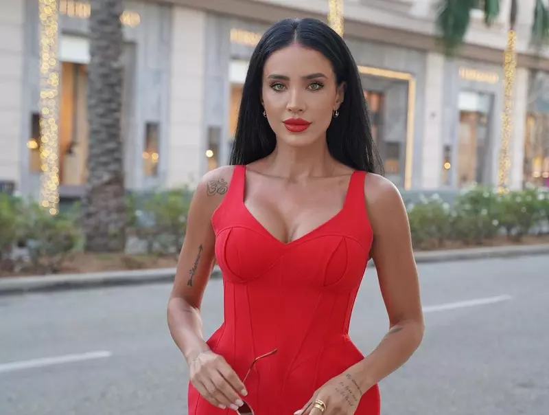 Adelina Pestrițu a renunțat la implanturile mamare – Primele imagini