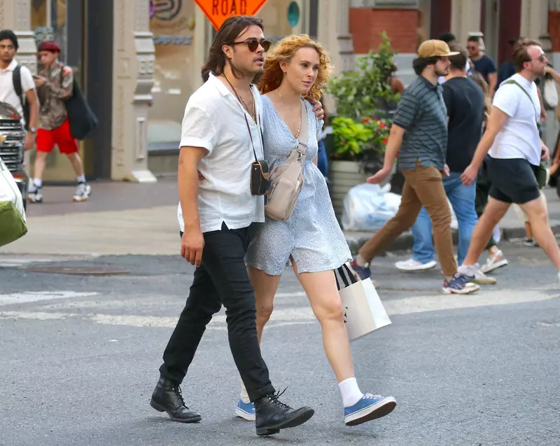 Cum arată fiica lui Bruce Willis, la două luni după ce a născut. Rumer se laudă cu silueta ei