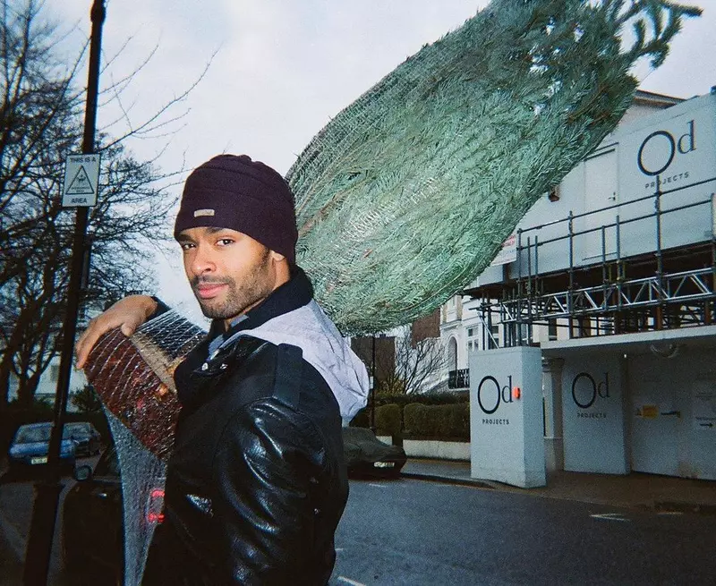 Rege-Jean-Page-Simon-Basset-2