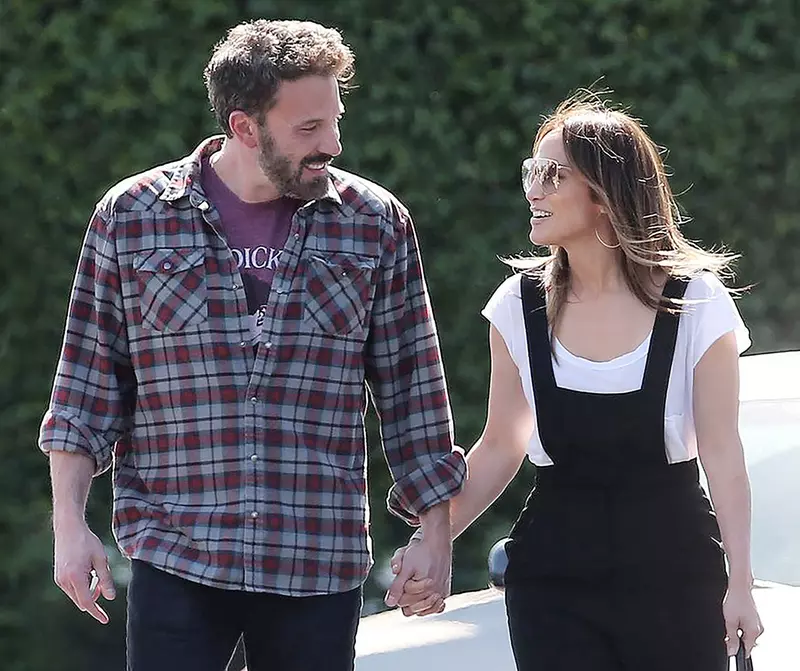 Jennifer Lopez and Ben Affleck step out together for a school pick-up, Los Angeles, California, USA - 13 Apr 2022