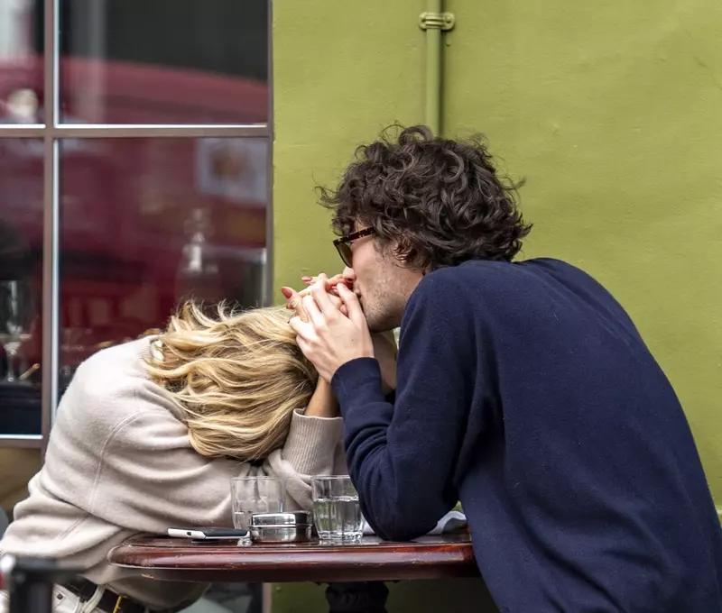 *EXCLUSIVE* *NO SUBSCRIPTIONS* Sienna Miller packs on the PDA with toyboy Oli Green in London!