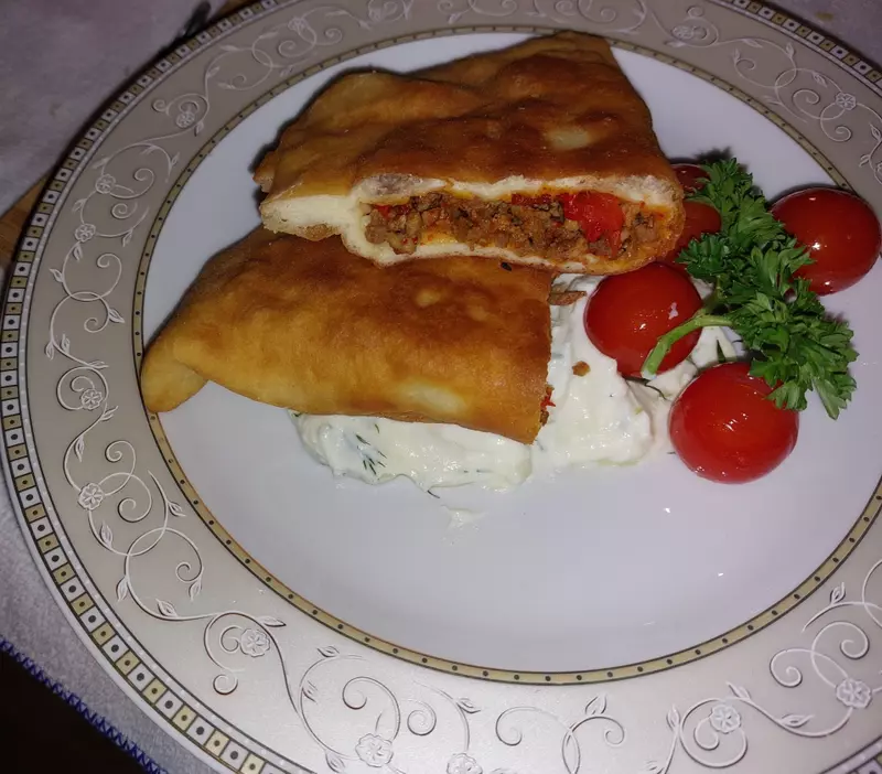 empanada-cu-twist-uri-romanesti_preparatul-castiga-romania