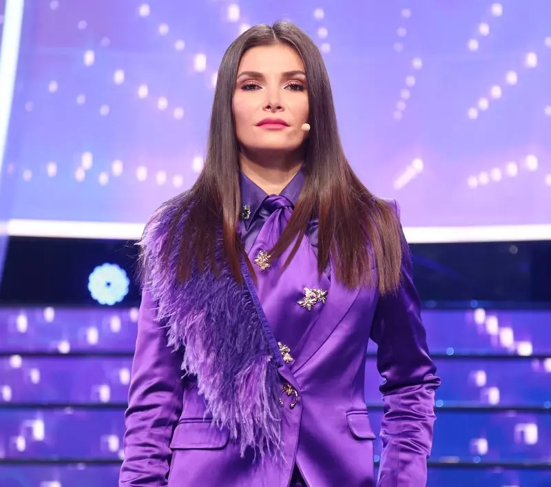alina-puscas-bani-te-cunosc-de-undeva-5
