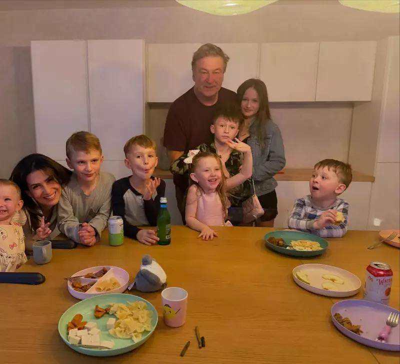 Hilaria-Baldwin-dezvăluie-că-a-făcut-un-lifting-mamar-după-nașterea-celui-de-al-7-lea-copil (1)