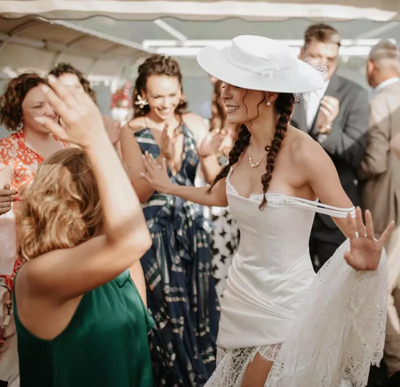 Nuntă mare în showbiz! Primele imagini de la cununie! Ce frumoși sunt