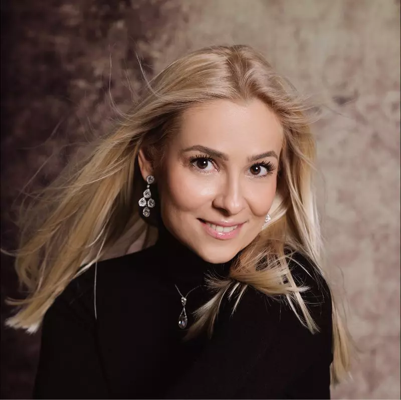 Elena Vîșcu, intervenție estetica la un an de la divorțul de CRBL (7)