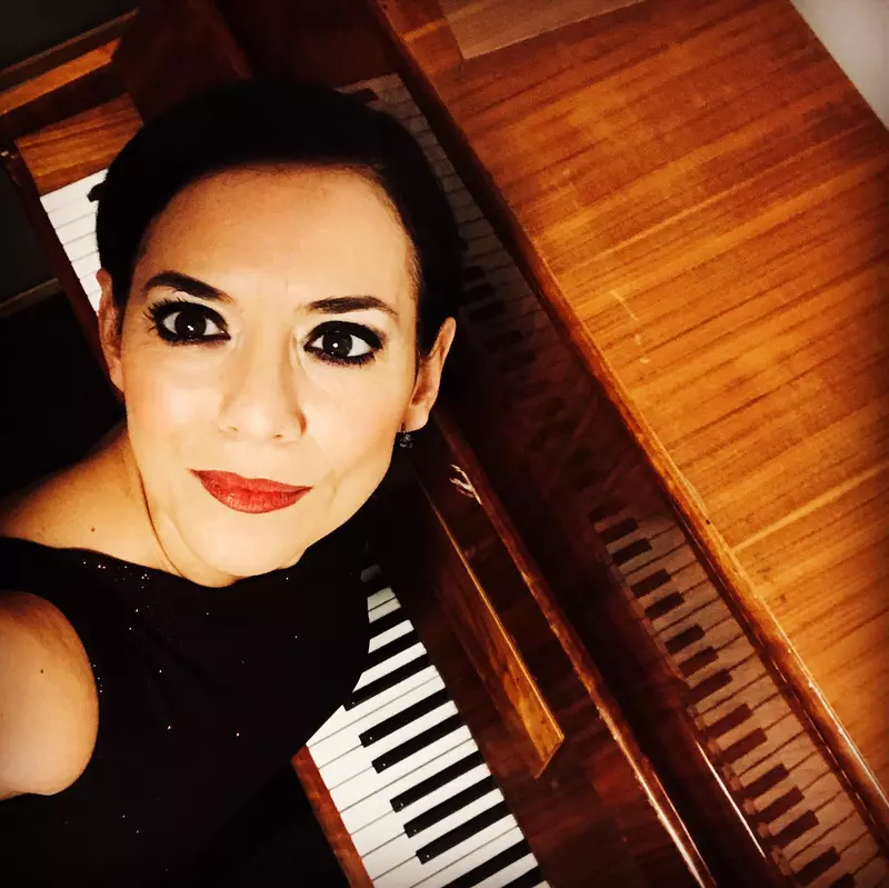Analia Selis