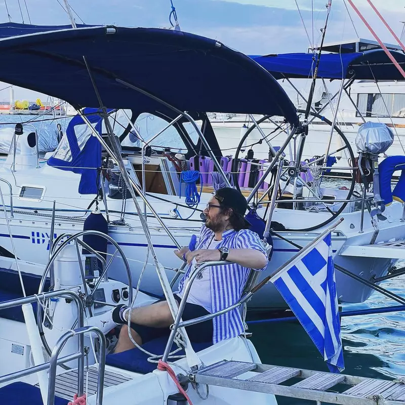 Florin-Dumitrescu-amanunte-noi-despre-„Chefi-fara-limite-si-echipa-sa-„albastra-pestrita-2